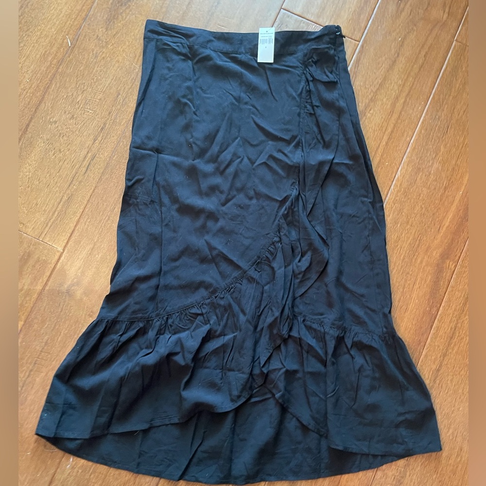 Black gap skirt